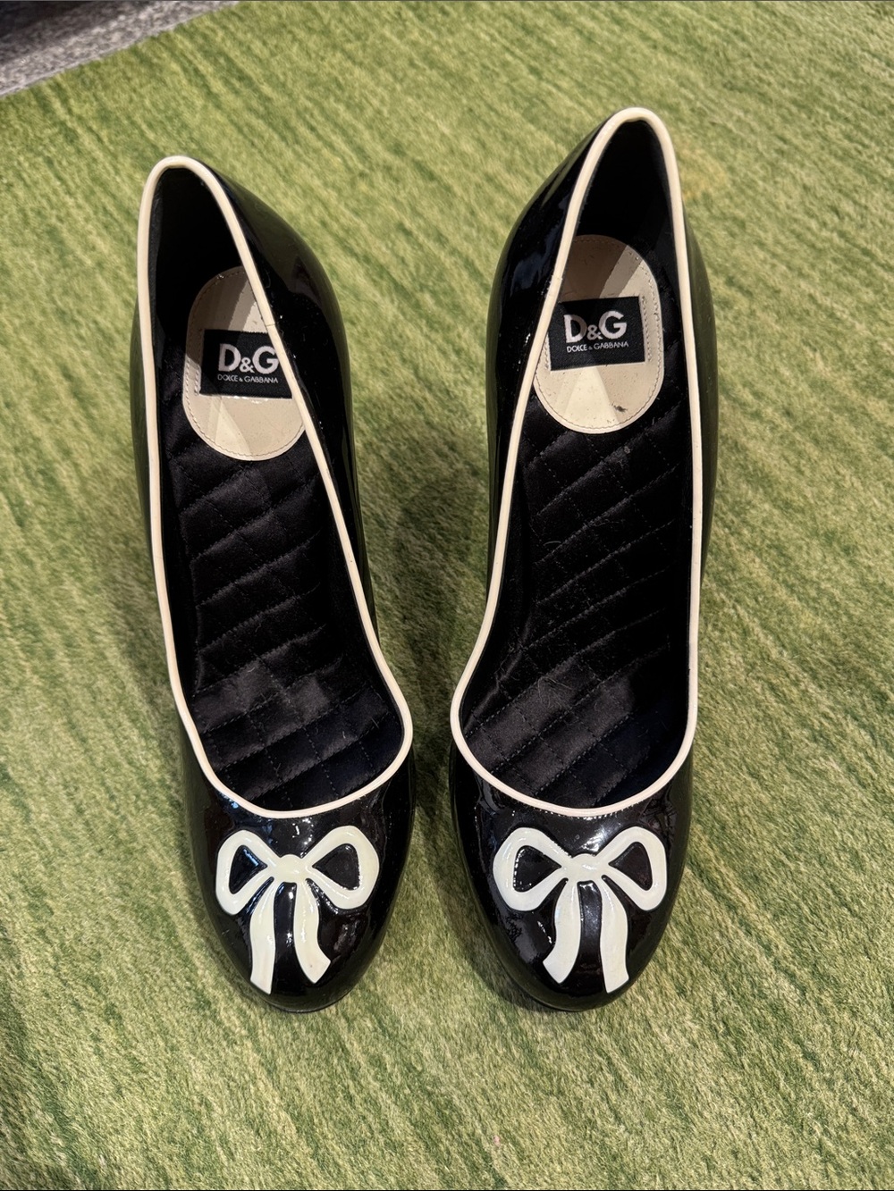 D&G Vintage Black Patent Bow Pumps